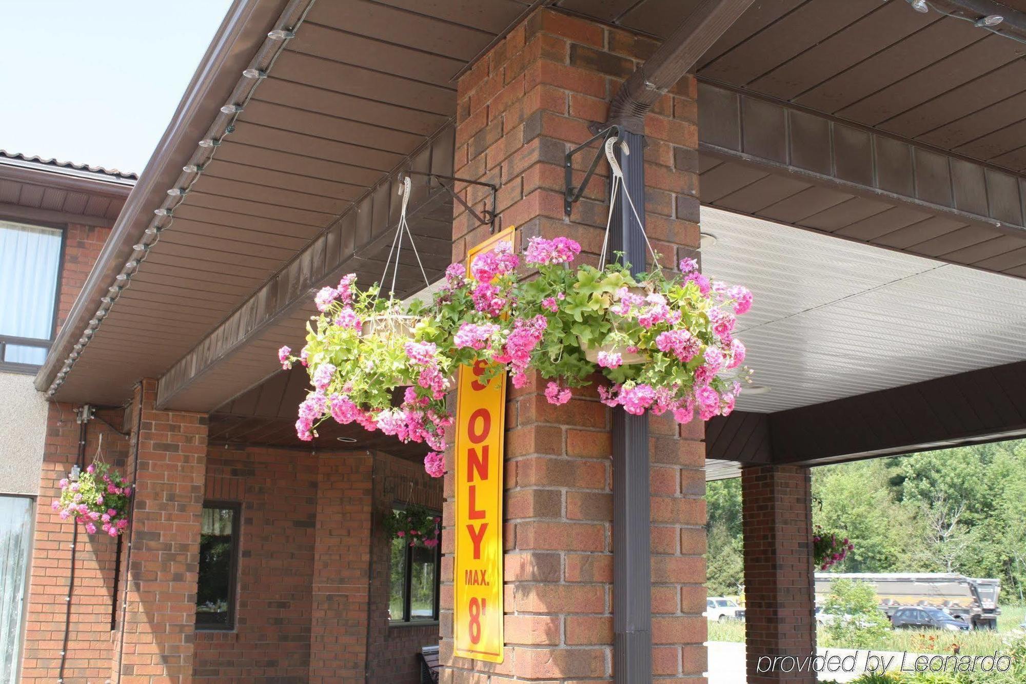 Comfort Inn Orillia Exterior photo